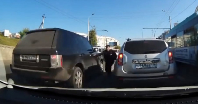 В Казани полицейские устроили погоню за Range Rover