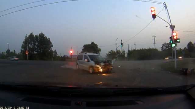 Авария дня. Не заметил низколетящего мотоциклиста