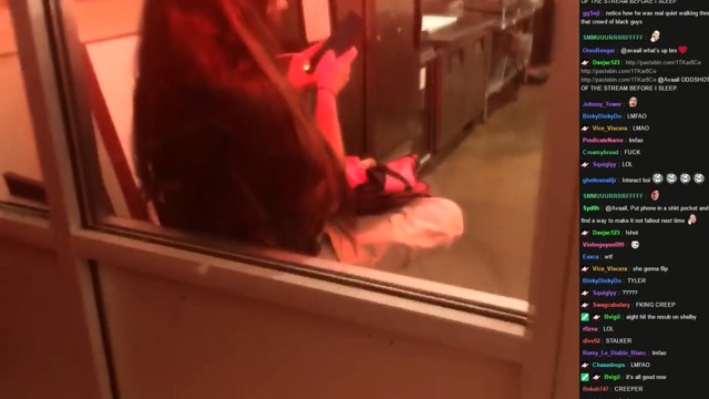 Ловец покемонов попытался познакомиться с девушкой