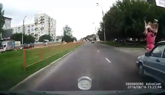 На пешеходном переходе сбили женщину