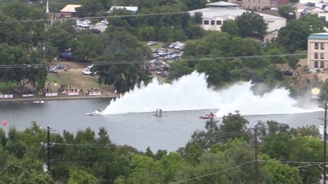 Жуткая авария на гонке катеров Texas Drag Boat