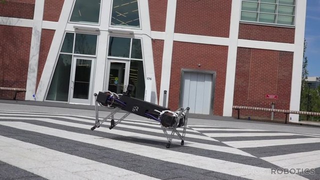 Теперь их не остановят ни двери, ни заборы! Неутомимый четырехногий робот-верхолаз 