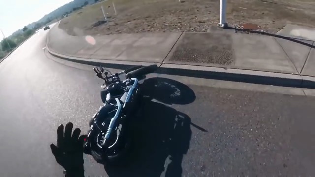 Женщина протаранила Harley-Davidson своего сына