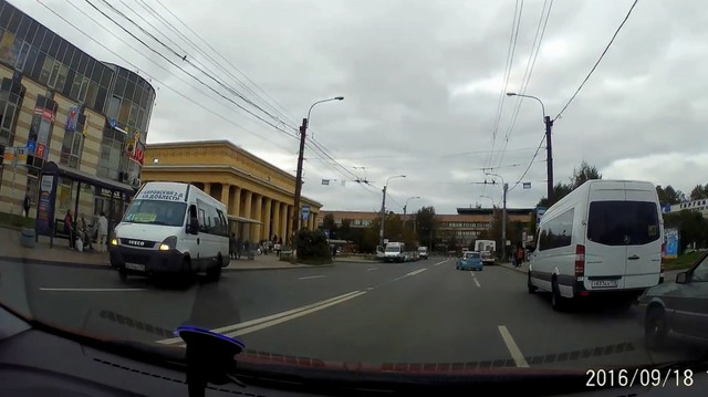 Пошел на разворот через двойную сплошную