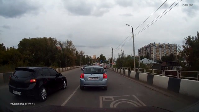 Отмороженный водитель на Мазде