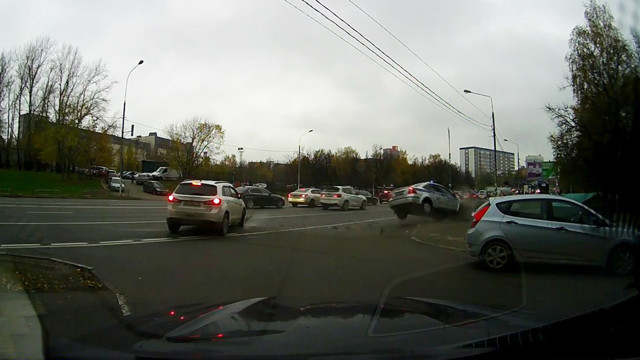 Авария дня. Столкновение с патрульной машиной в Москве