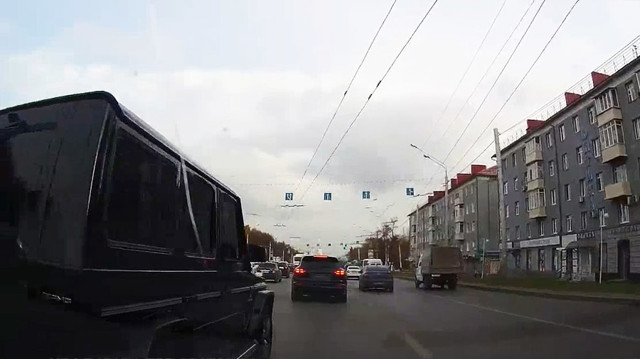 Гелик и Кайен против девушки на Пежо в Уфе