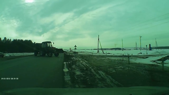 Авария дня. Столкновение с трактором в Тюменской области