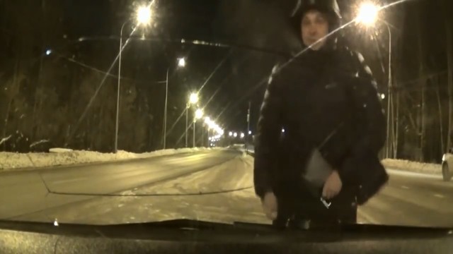 Водитель нагадил перед автомобилем ГИБДД