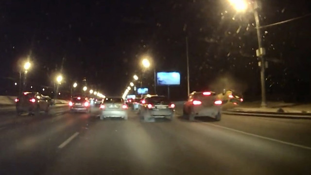 Авария дня.  В Москве перевернулось такси