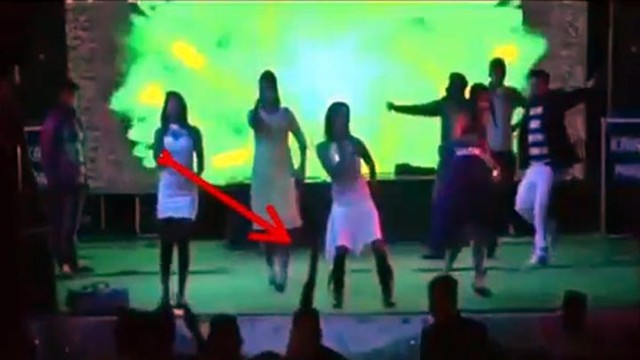  На индийской свадьбе пьяный гость убил танцовщицу