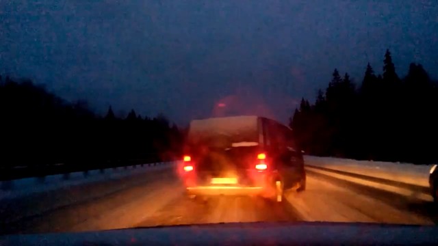 Набожный водитель заснял занос