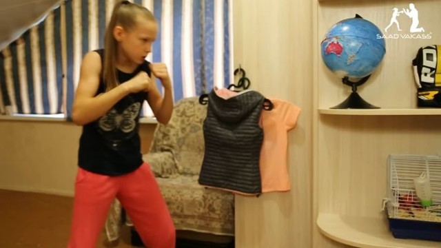 К такой девочке не пристанет ни один хулиган! 