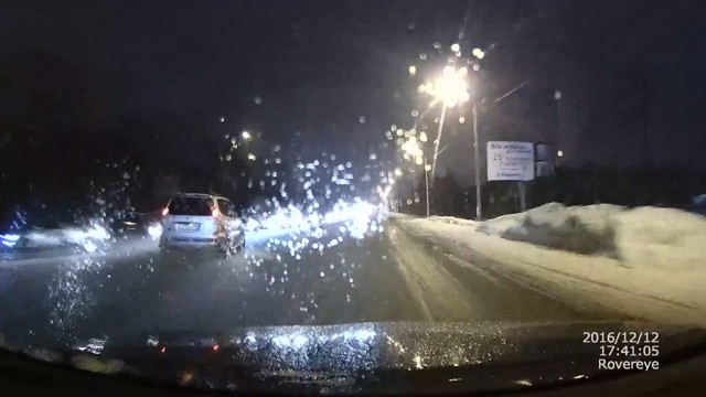 Едва не задел встречку и отправился в столб