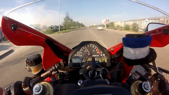 На заднем колесе по встречке