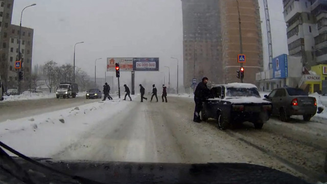 Водитель "ловил" свой автомобиль после удара