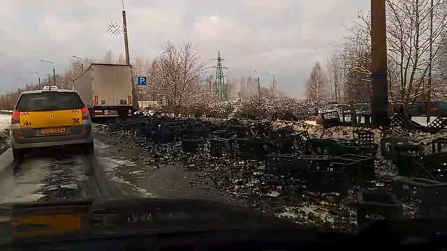 Целая фура пива на дороге