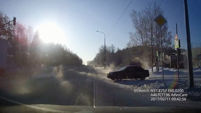 Авария дня. Все же не проскочил