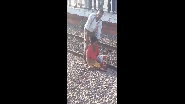 Женщине поездом отрезало ногу