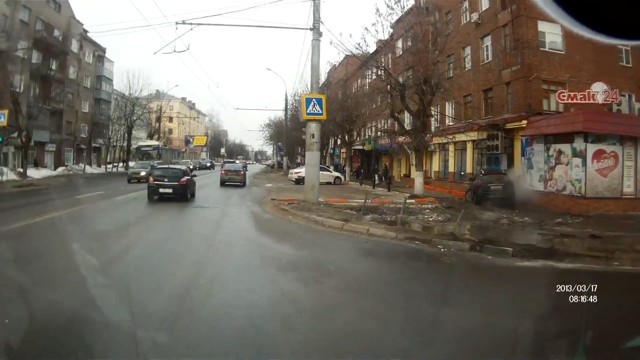 Авария дня. В Иванове Инфинити врезался в стену дома