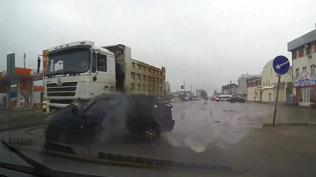 Авария дня. Пьяный водитель устроил ДТП в Твери