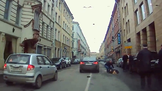 Авария дня. Наезд на женщину в Санкт-Петербурге