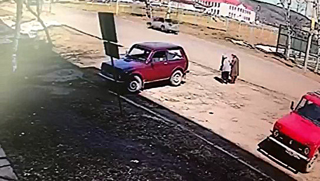 В Николаевске-на-Амуре водитель сбил двух пенсионерок