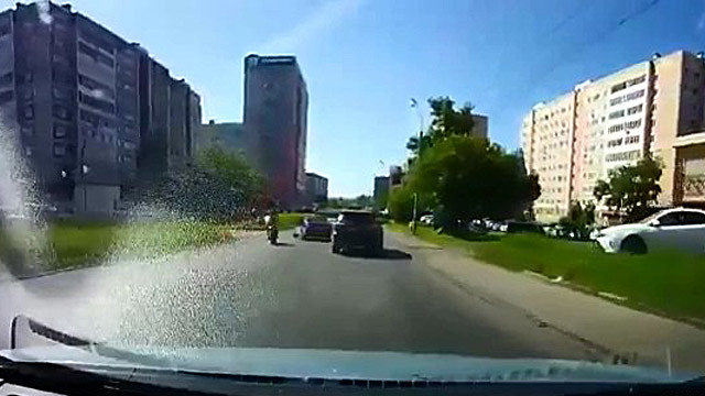 Столкновение мотоциклиста с машиной в Ижевске 