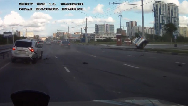 Авария дня. Три автомобиля столкнулись в Рязани