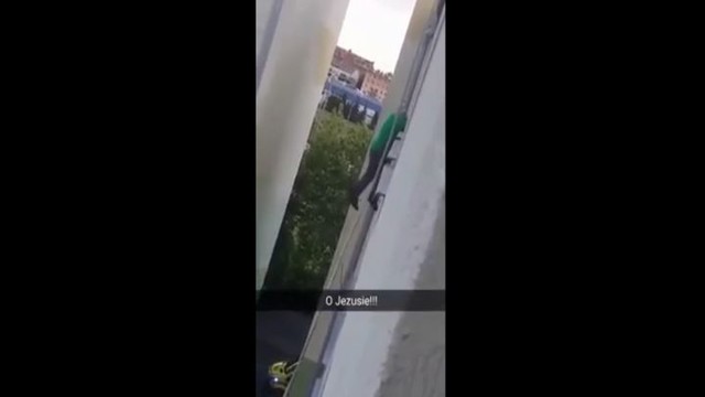 Пожилой поляк выпал с балкона