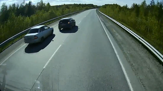 Авария дня. Под Верхней Пышмой водитель спровоцировал аварию и уехал