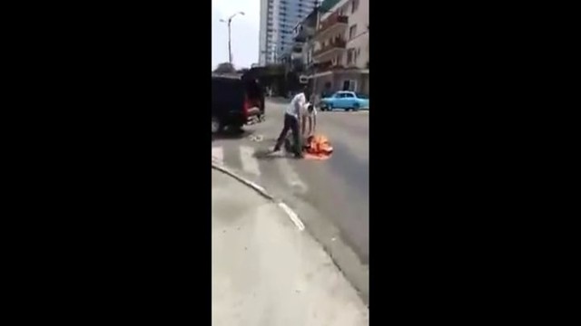 В кубинской Гаване труп выпал из катафалка в центре города