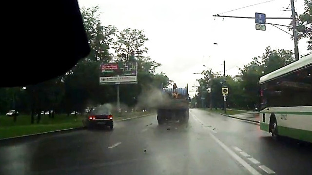 Авария дня. Два человека пострадали на Дмитровском шоссе в Москве