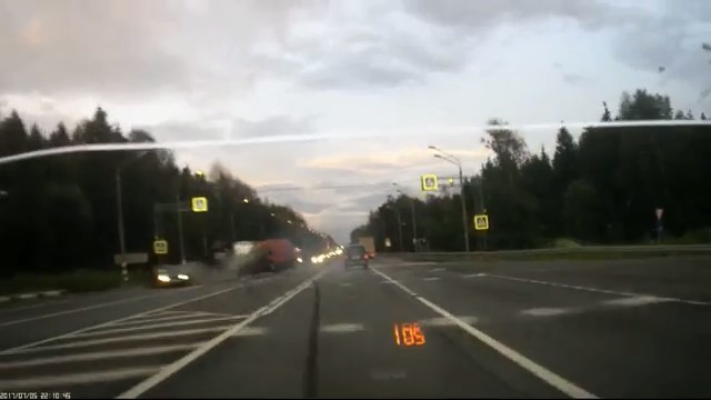 Авария дня. Неадекватный поступок водителя фургона