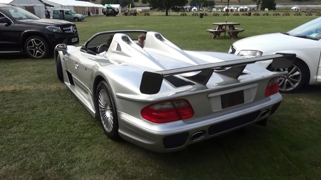 На Mercedes-Benz CLK GTR по проселочной дороге