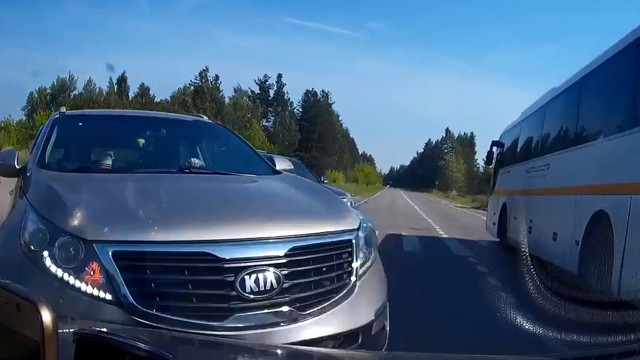 Обгоняльщик вполне заслуженно попал в ДТП 