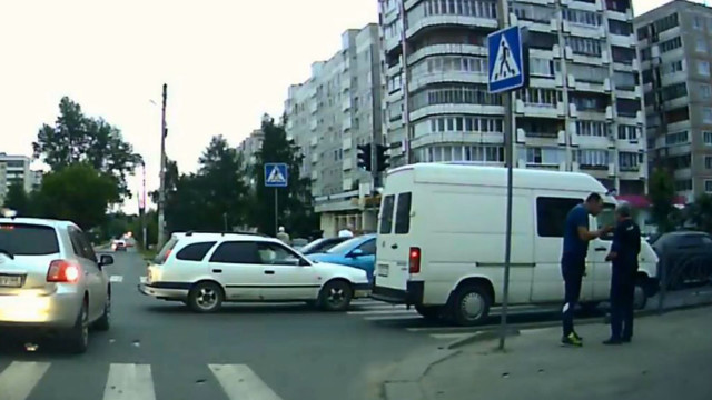 В Костроме водитель ударил пожилого пешехода