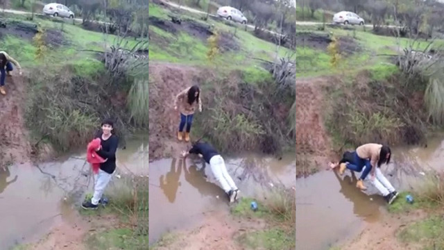Благородный парень помогает своей подруге пересечь ручей