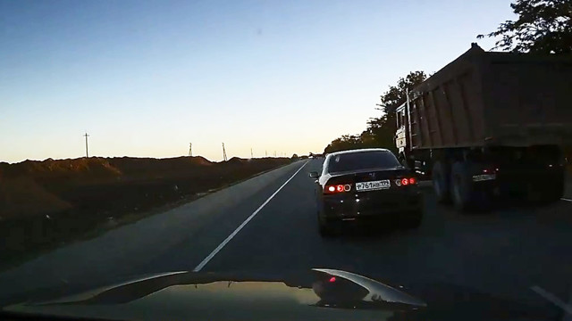 Опасный обгон "паровозиком"