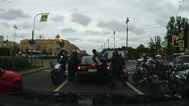 Разборки с толпой байкеров в Санкт-Петербурге
