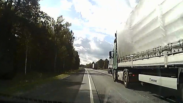 Авария дня. Столкновение с фурой при обгоне и переворот