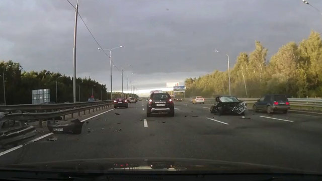 Авария дня. Лихач на Мазде не справился с управлением