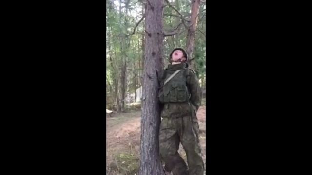  Это залёт, солдат! Военнослужащий научился спать стоя