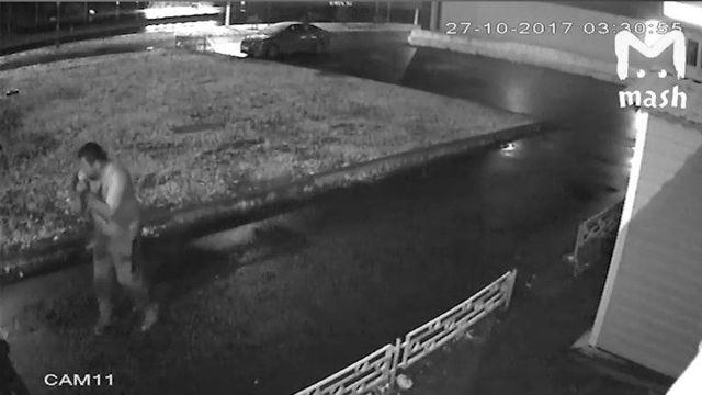  В Подмосковье полуголого мужчину избили и задушили посреди улицы 