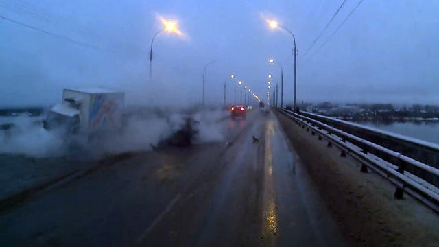Авария дня. На мосту в Архангельске произошло смертельное ДТП