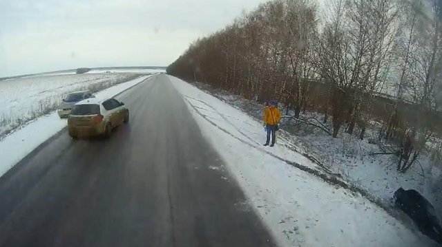 Танцы на льду. Гололед в Воронежской области