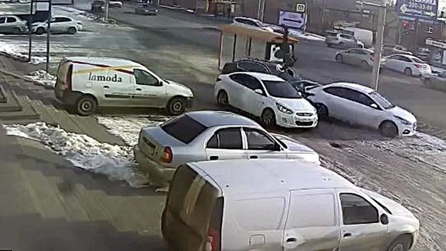 Авария дня. В Ростове BMW попал в ДТП и сбил пешехода