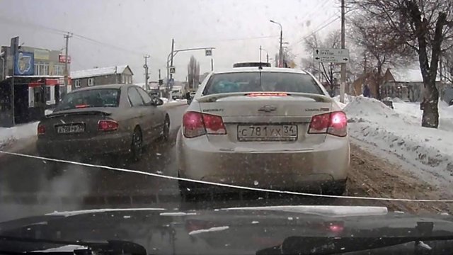 Водитель выехал на встречную полосу и сбил ребенка в Волгограде