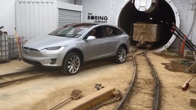 Tesla Model X оттащил состав вагонеток общей массой около 113 тонн
