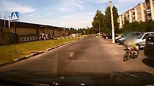 Юный велосипедист попал под машину в Белгороде